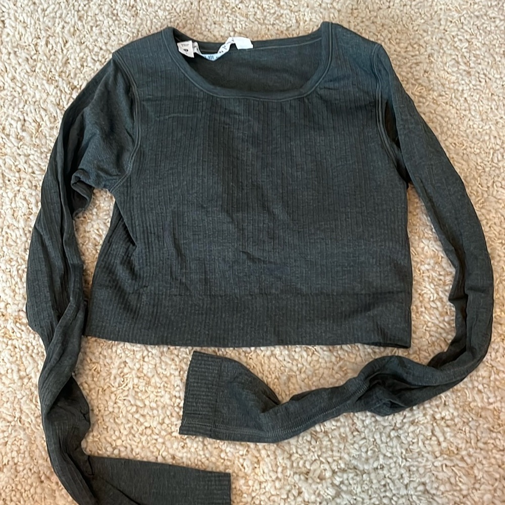 LLululemon cropped long sleeve with built in bra
